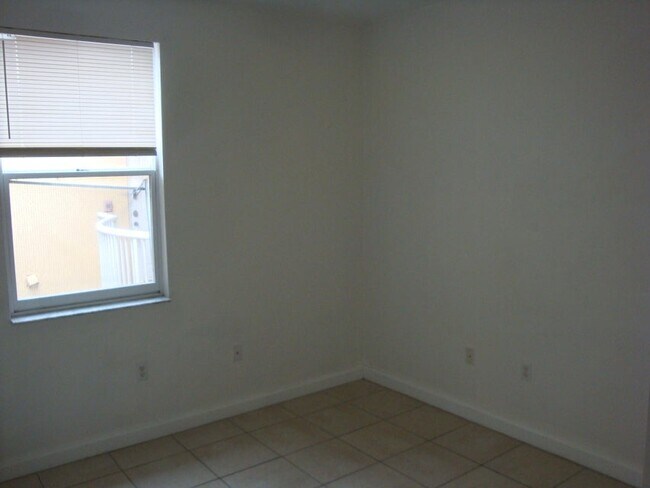 Foto del edificio - 2128 Shoma Dr