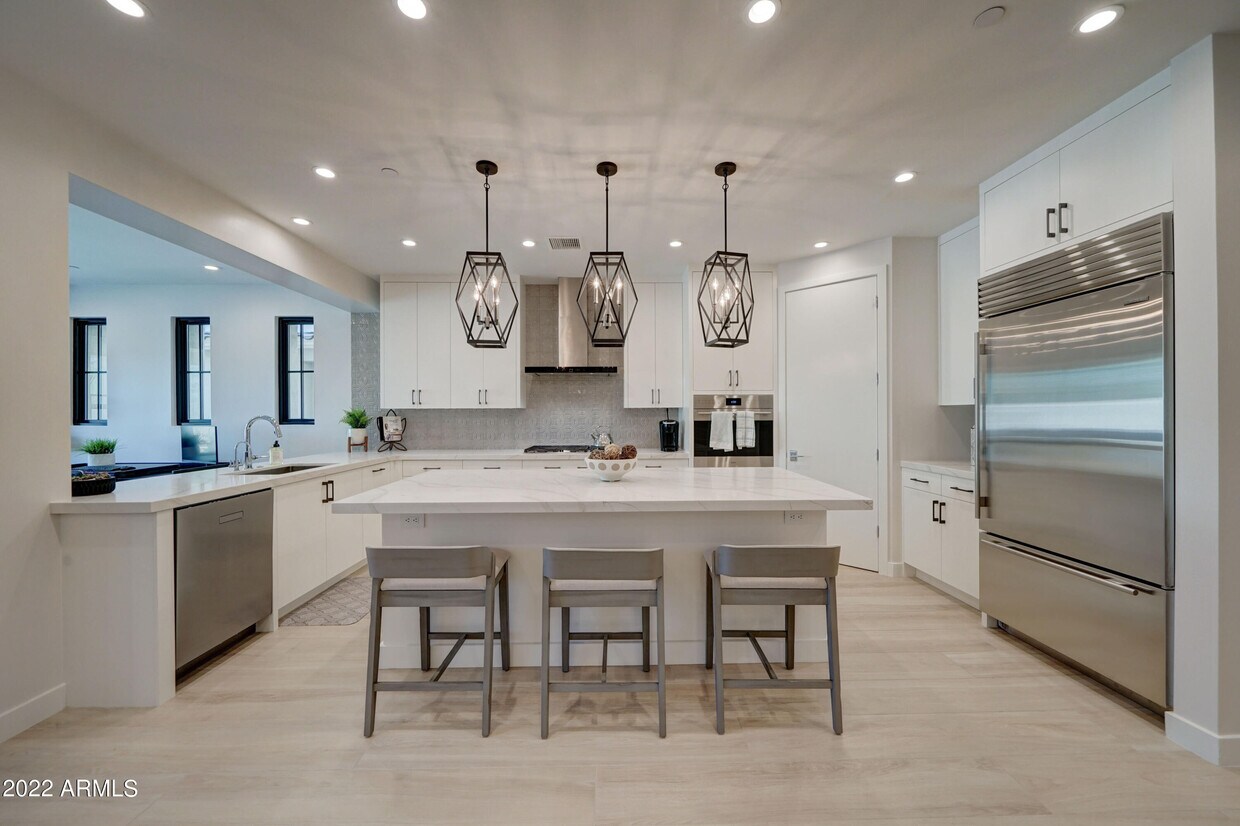 Foto principal - 6500 Camelback Rd