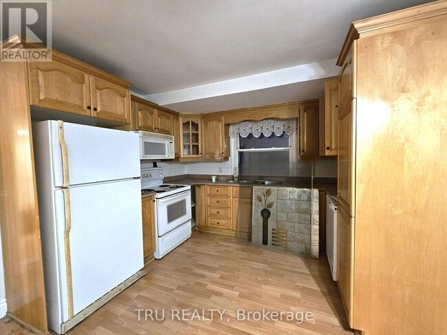 Building Photo - 205 Lavergne St