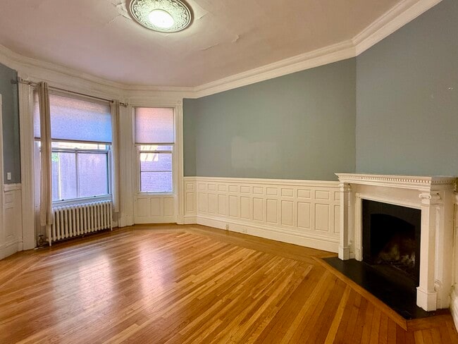Building Photo - 295 Newbury St
