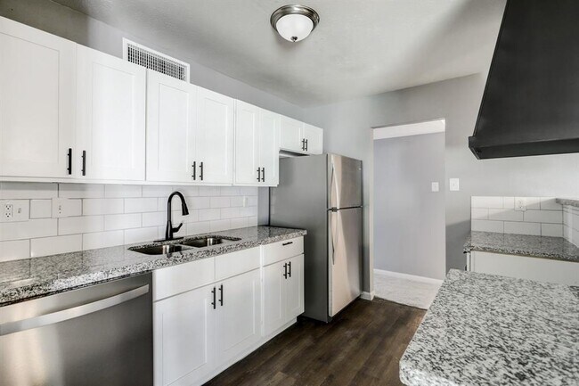 Foto del edificio - 14107 Pinewest Dr