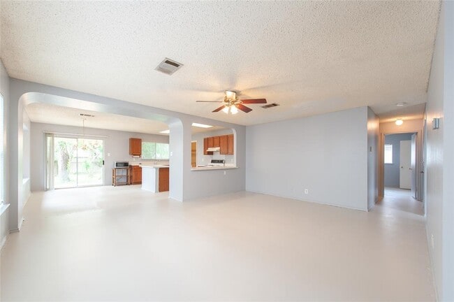 Building Photo - 2813 Adelen Ln