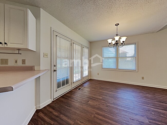 Foto del edificio - 3705 Stoneridge Dr