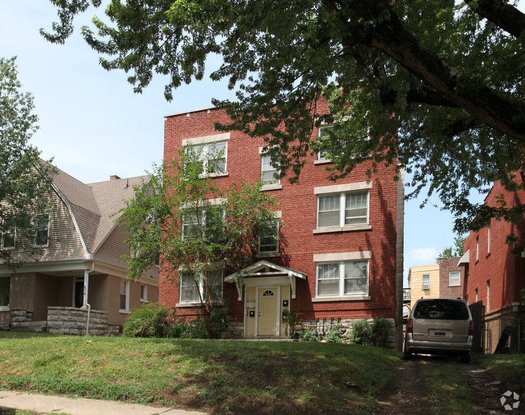 Primary Photo - 218 N Clinton Pl