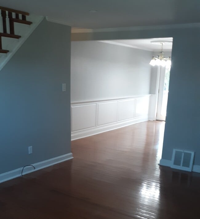 Through to Dining Room - 822 Hampshire Rd