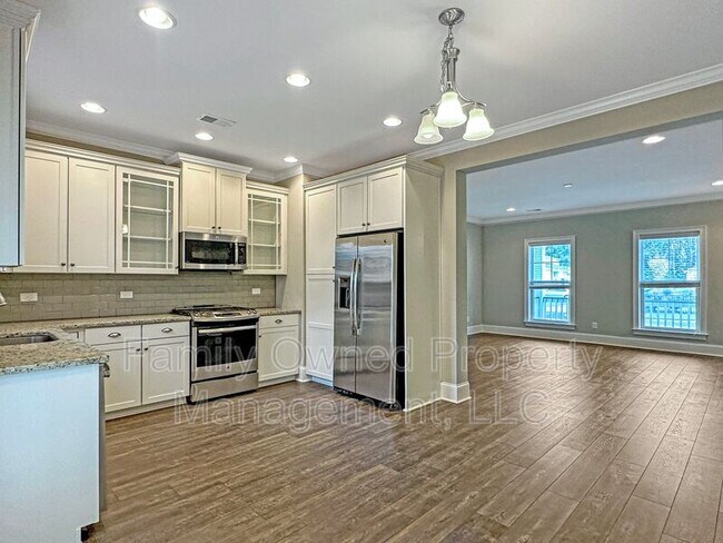 Building Photo - 3464 Yarmouth Dr