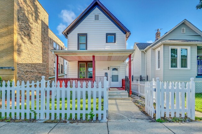 Building Photo - 4170 W Cornelia Ave