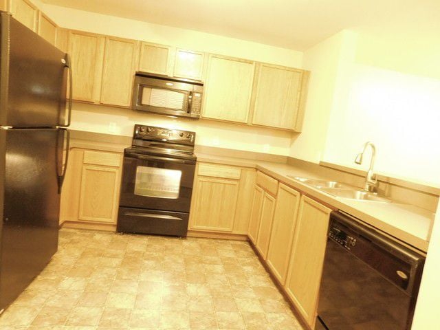 Kitchen - 136 Bertram Dr