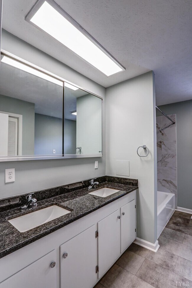 Foto del edificio - 4295 Everett Rd
