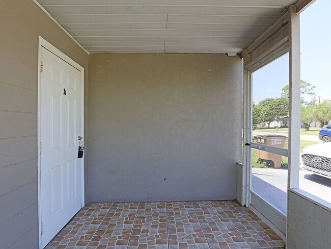 Building Photo - Duplex Lehigh Acres 44-A