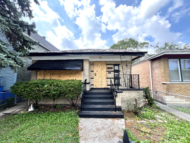 Building Photo - 6622 S Damen Ave