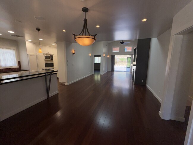 Foto del edificio - 2746 N Kenneth Rd