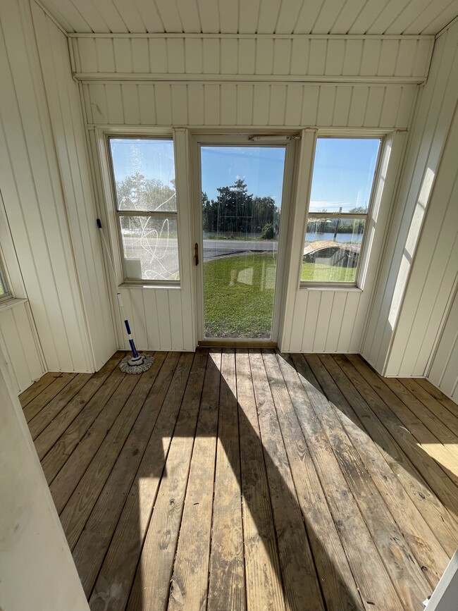 screened front porch - 15693 E Main St