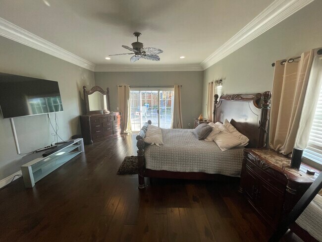 Foto del edificio - 10906 Iron Creek Ave