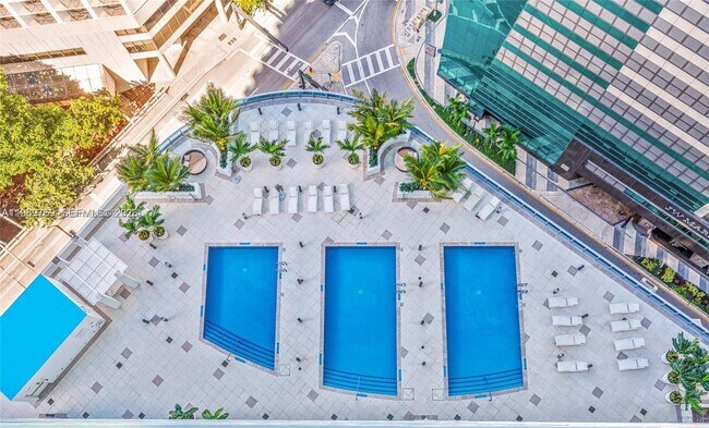 Building Photo - 200 Biscayne Blvd Way