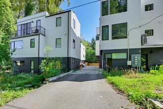 Building Photo - 9306 Sturtevant Ave S
