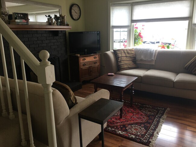 Sala de estar - 13 Boylston Ln
