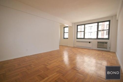 Building Photo - 250 E 39th St
