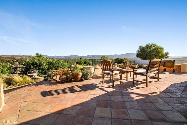Building Photo - 4 br, 3 bath House - 996 Calle Ruiz