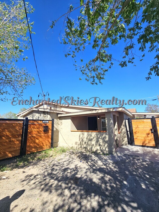 Foto principal - 2910 3rd St NW