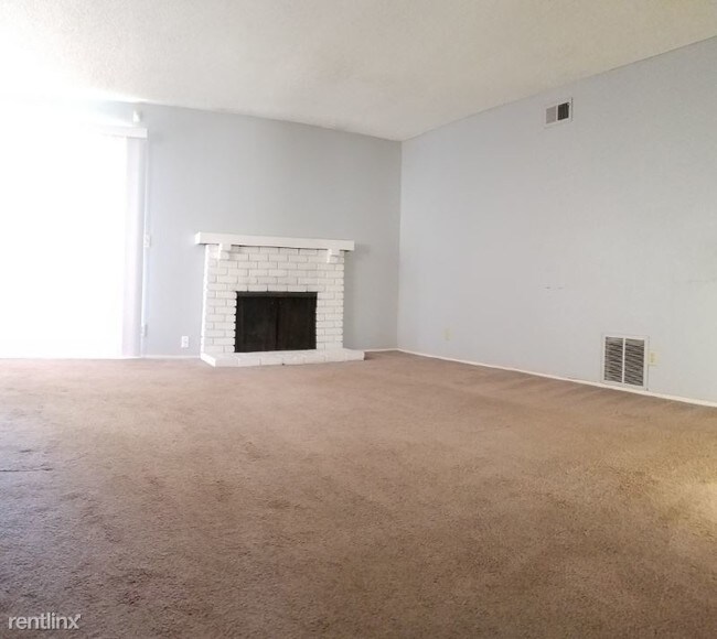 Foto del edificio - 5 br, 2 bath House - 148 Farnham Ct.