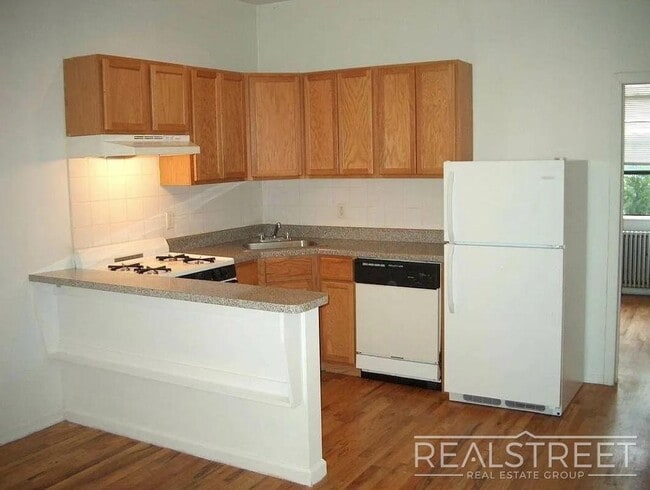 Building Photo - Stunning 2BR Apartment in Carroll Gardens