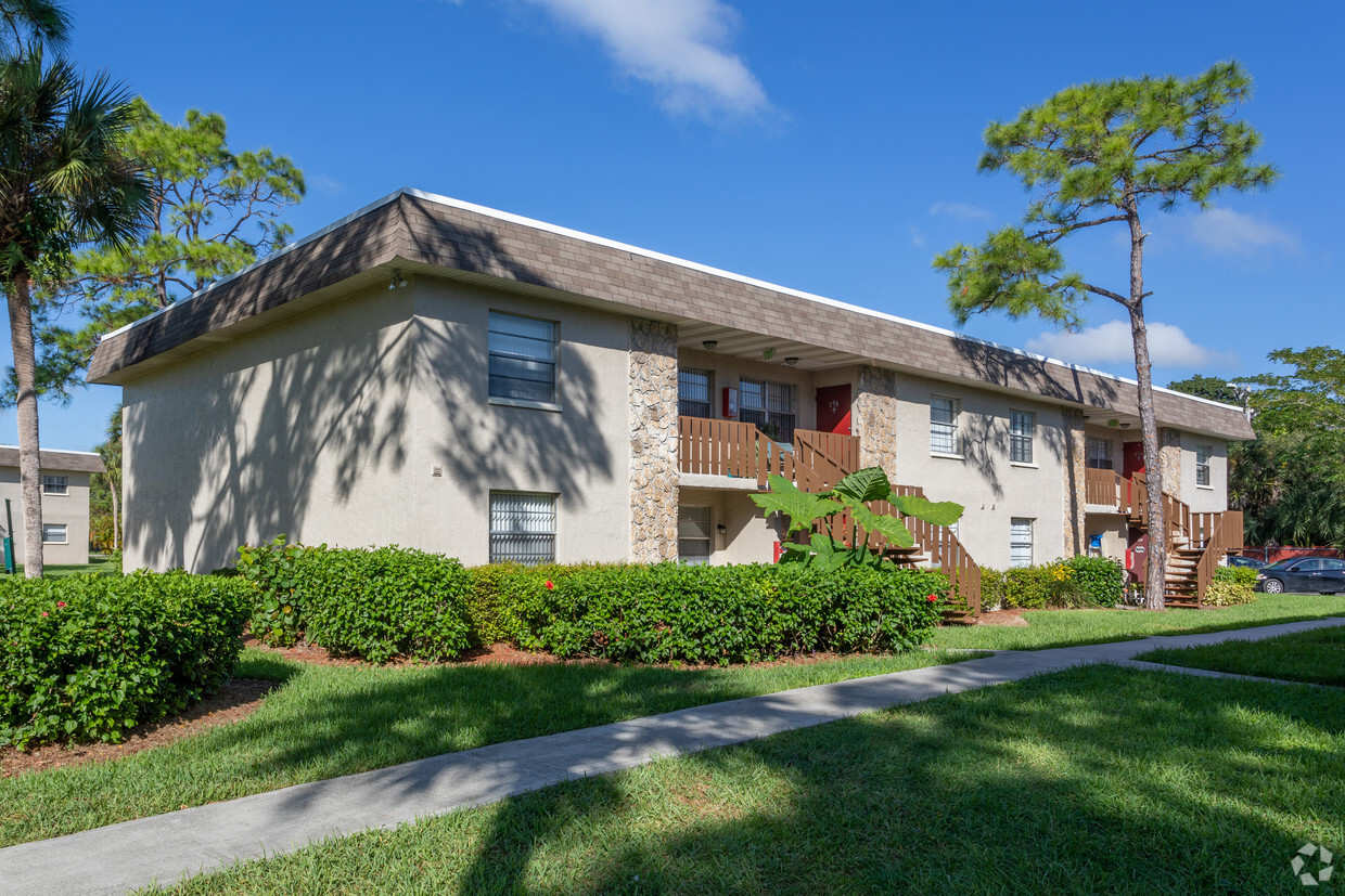 Exterior del edificio - Country View Garden Homes