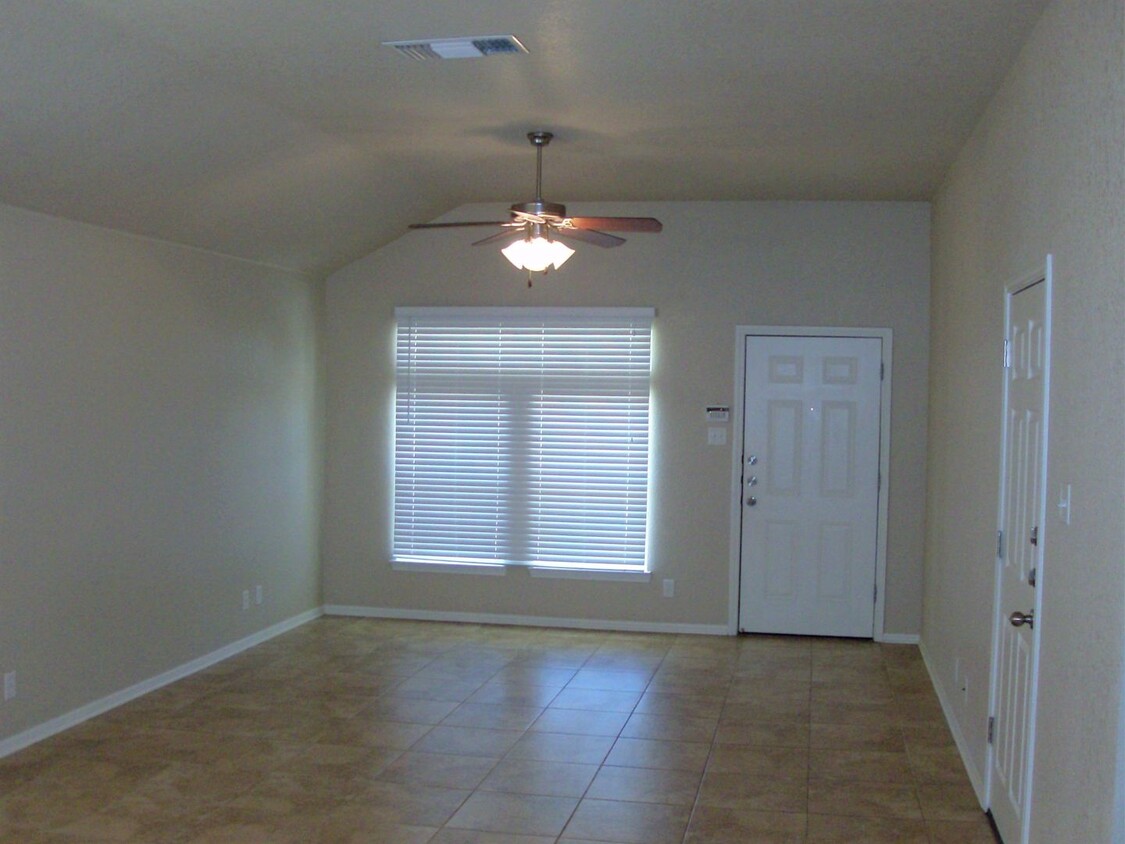 Foto principal - Charming 2 Bed, 2 Bath Duplex in South Kil...