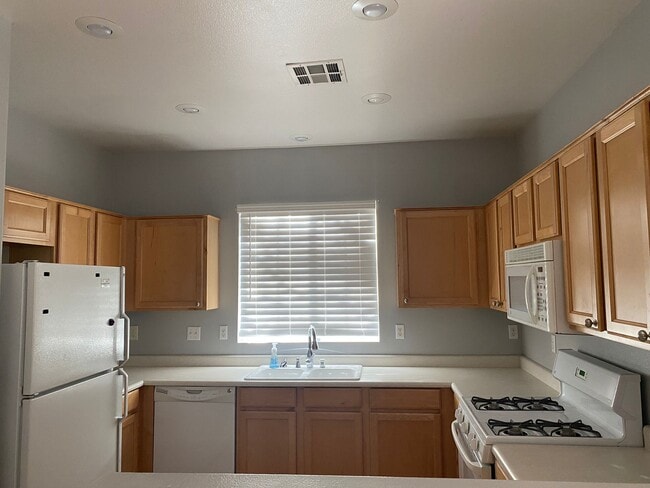 Building Photo - 2630 Heathrow St