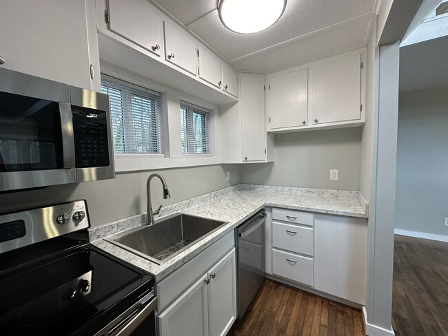 Kitchen - 6133 Brevard Rd