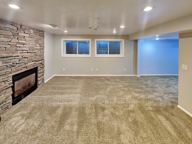 Building Photo - 2609 E Sundance Dr