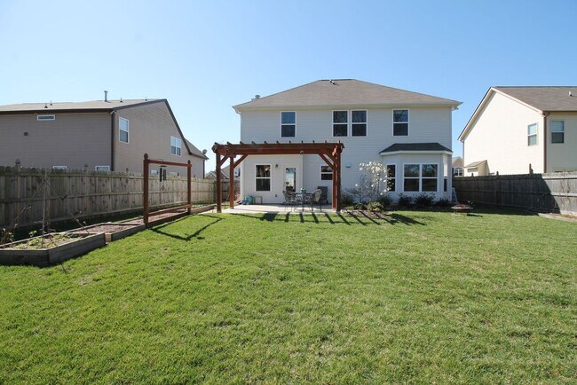 Foto del edificio - 4236 Longfellow Dr