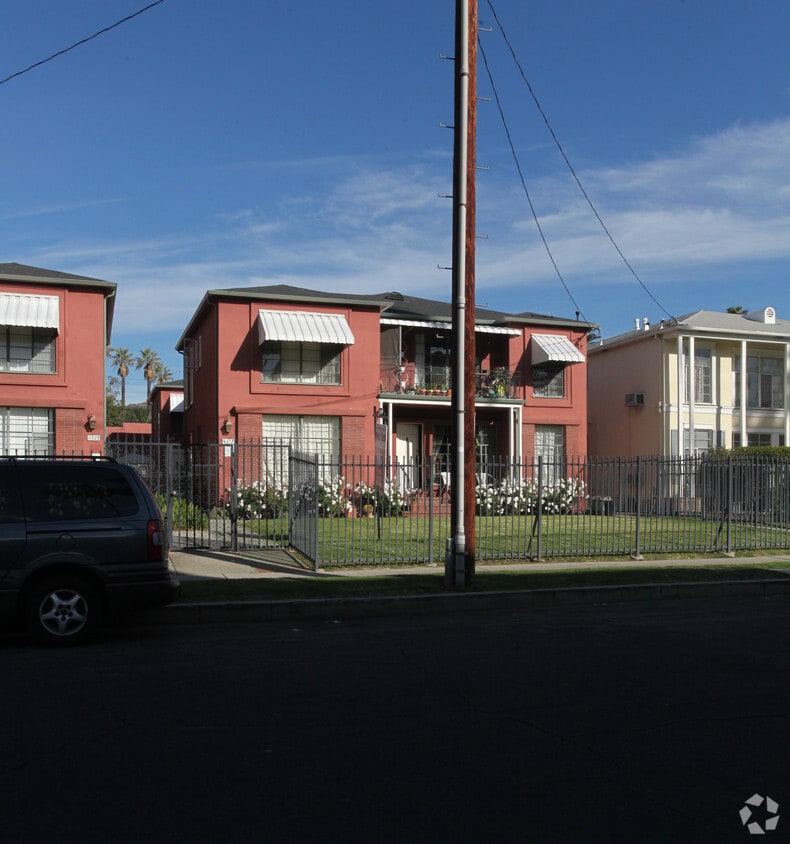 Building Photo - The Russell Avenue Apartments