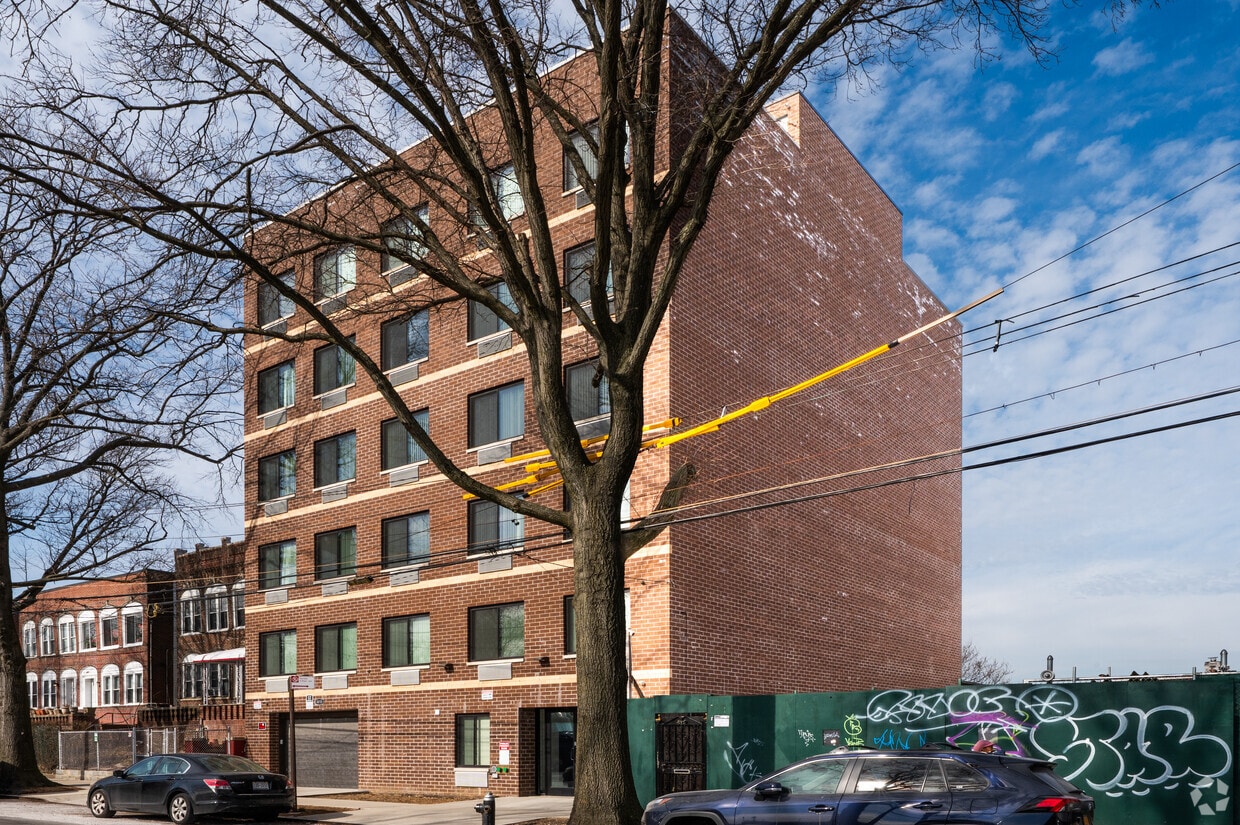 Building Photo - 3055 Sedgwick Ave