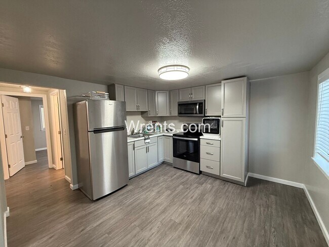 Foto del edificio - 6319-6321 N Stevens St