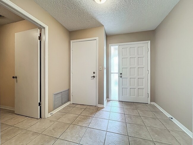 Building Photo - 330 Markley Ct