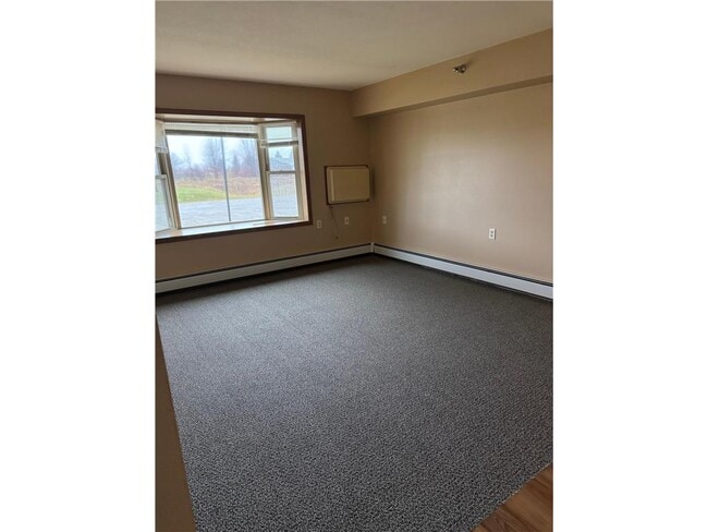 Building Photo - 611 Main St S