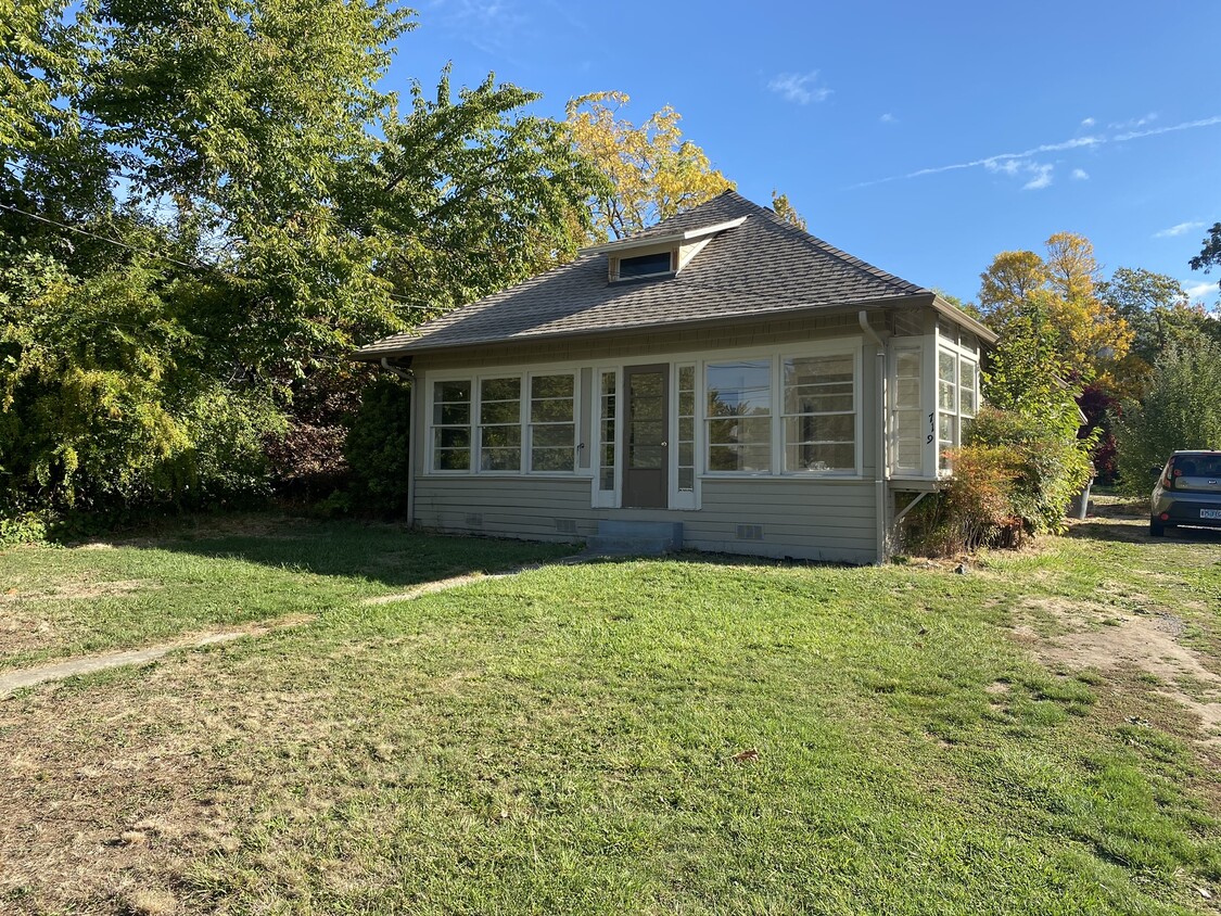 719 NE 10th St, Grants Pass, OR 97526 House Rental in Grants Pass, OR