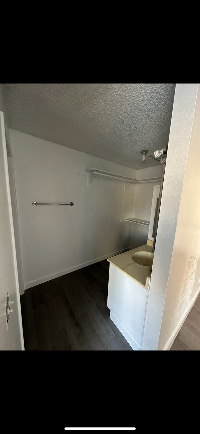 Foto del edificio - 11948 Hart St