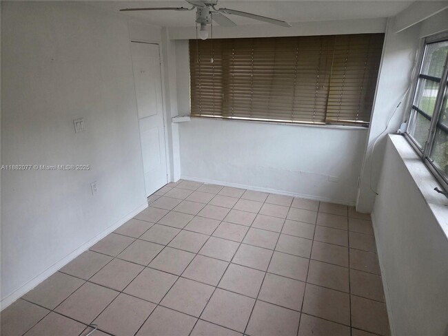 Foto del edificio - 1787 NE 173rd St