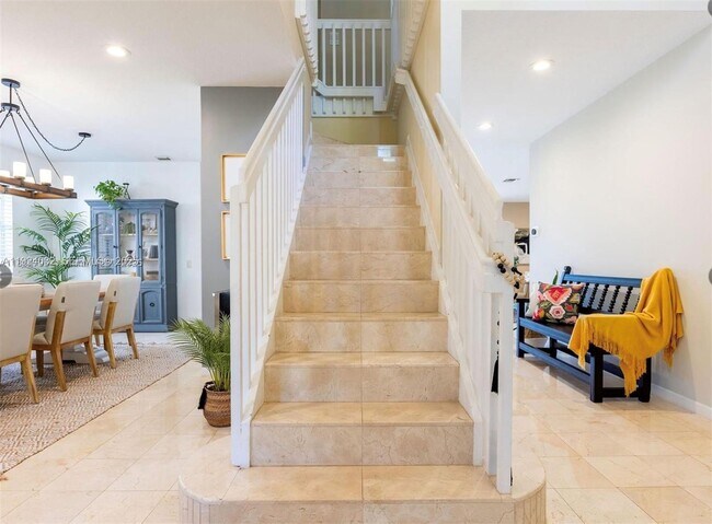 Building Photo - 665 Nandina Dr