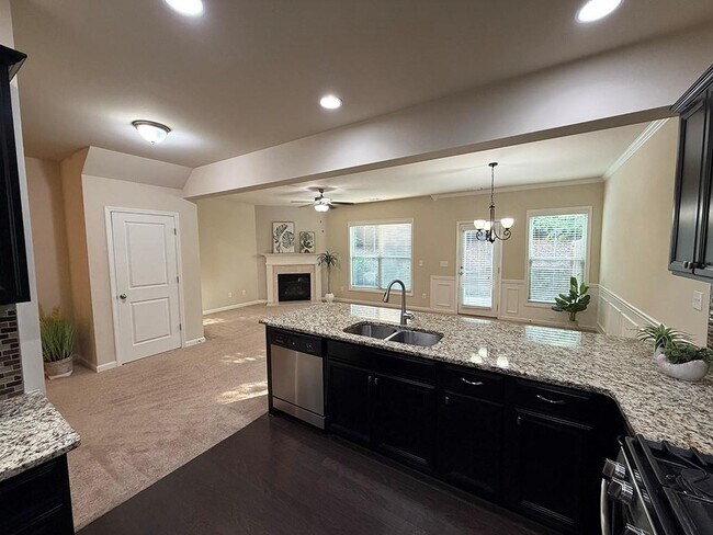 Building Photo - 2568 Vlg Pk Bnd