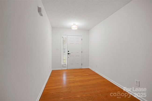 Foto del edificio - 1795 Mission Oaks St