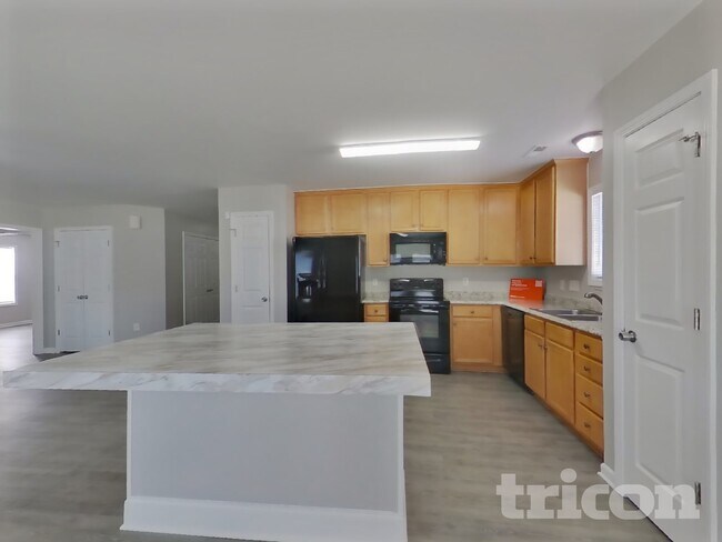 Building Photo - 5806 Shining Oak Ln