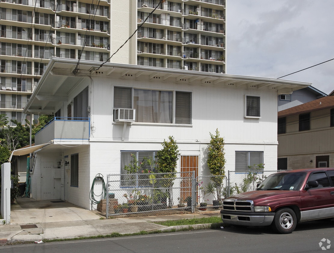 Primary Photo - 2124 Waiola St
