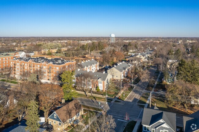 Foto aérea - 238-246 N Village Ct