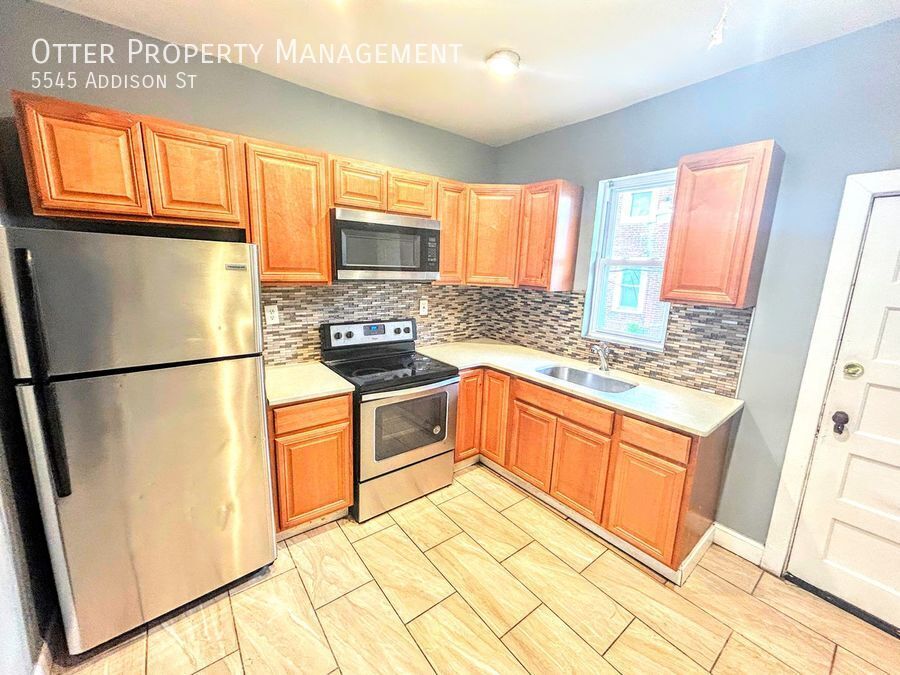 Primary Photo - 5545 Addison St