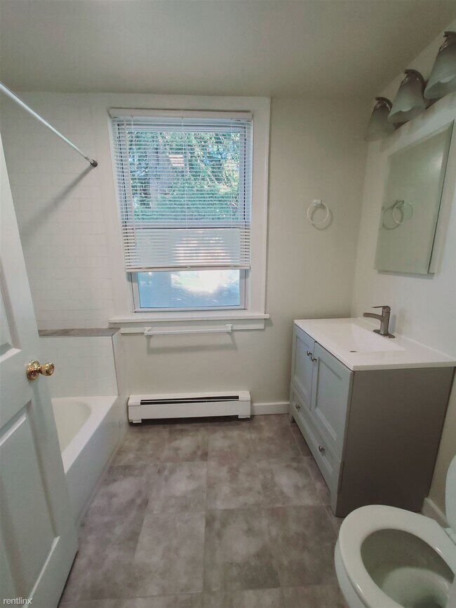 Building Photo - 1 br, 1 bath Condo - 72 Lindale St Apt 1