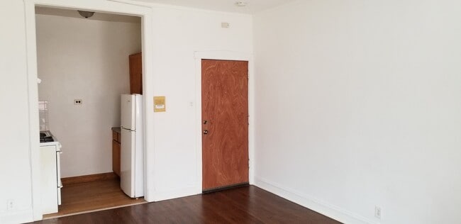 Building Photo - 1701 W North Shore Ave