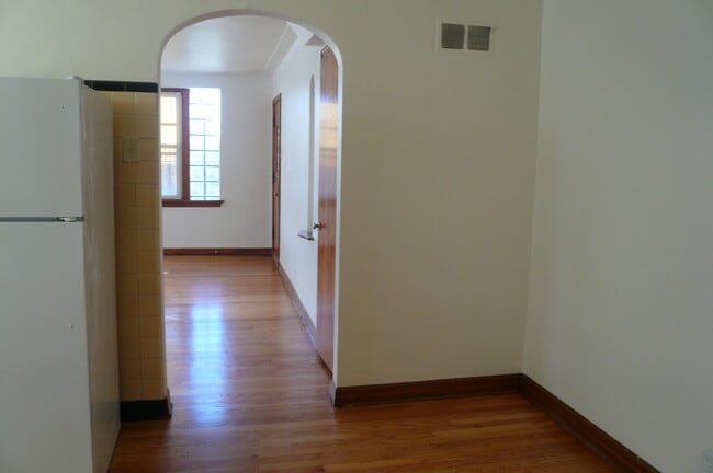 Building Photo - 5747 Devonshire Ave